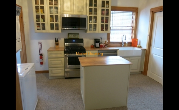 Private Apartment in Shared House: 1 Henrikson Rd. Scarborough, ME