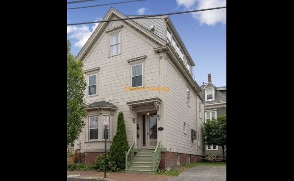 Studio Apartment: 18 Hill St. Apt 3 Portland, ME