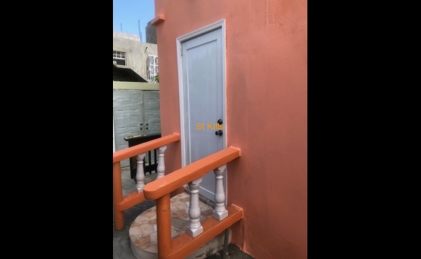 Entrance to the side for the studio