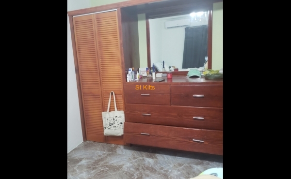 Dresser & Closeet