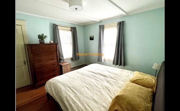 Private Apartment in Shared House: 270 Arlington Rd. South Portland, ME