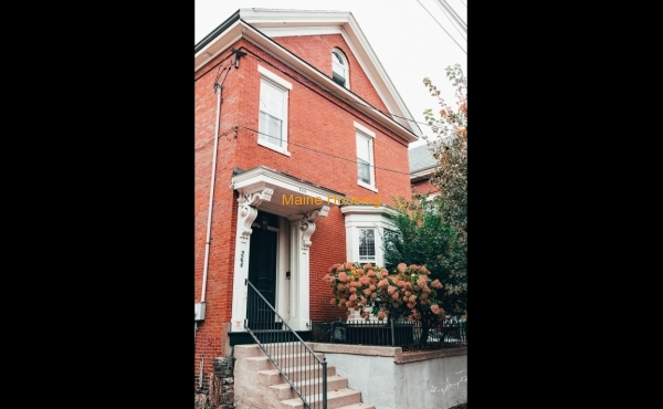 Studio Apartment: 264 Brackett St. Apt 3, Portland, ME 04102
