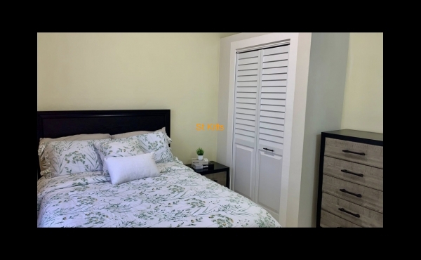 Bedroom closet & draws Bedroom closet & draws